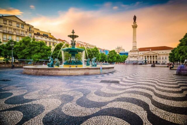 https://miamidadetravel.com/wp-content/uploads/2018/09/tour-portugal-01-1-640x427.jpg